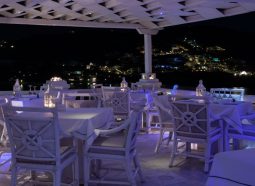 La-Meduse-Mykonos-Restaurant-1080x675